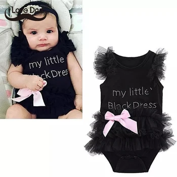 Комбинезон с бантом для маленьких девочек, Маленькое Черное платье с вышитыми буквами, Летний комбинезон с короткими рукавами для младенцев, детская одежда